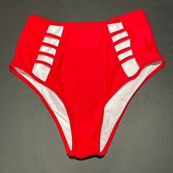 CUPSHE red high-waisted bikini bottoms in women’s size small - Picture 2 of 7